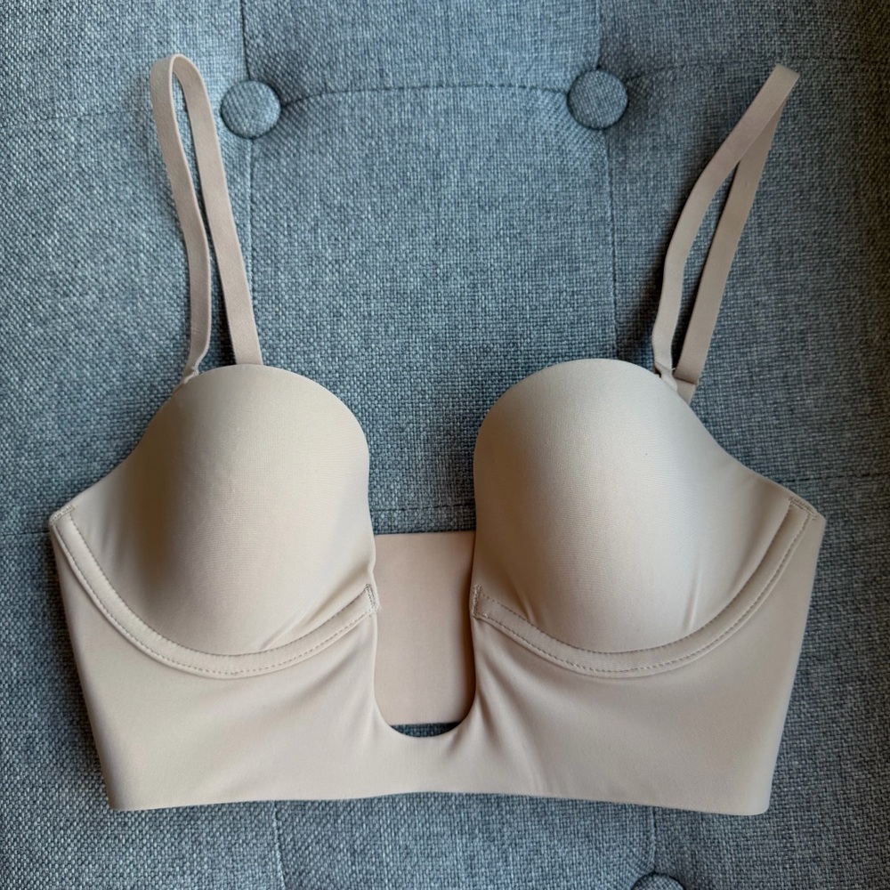 XS SKIMS deep plunge shapewear bra in clay